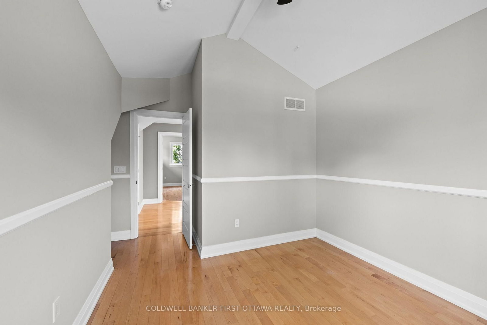 199 Mountbatten Avenue • Ottawa, ON photo 38