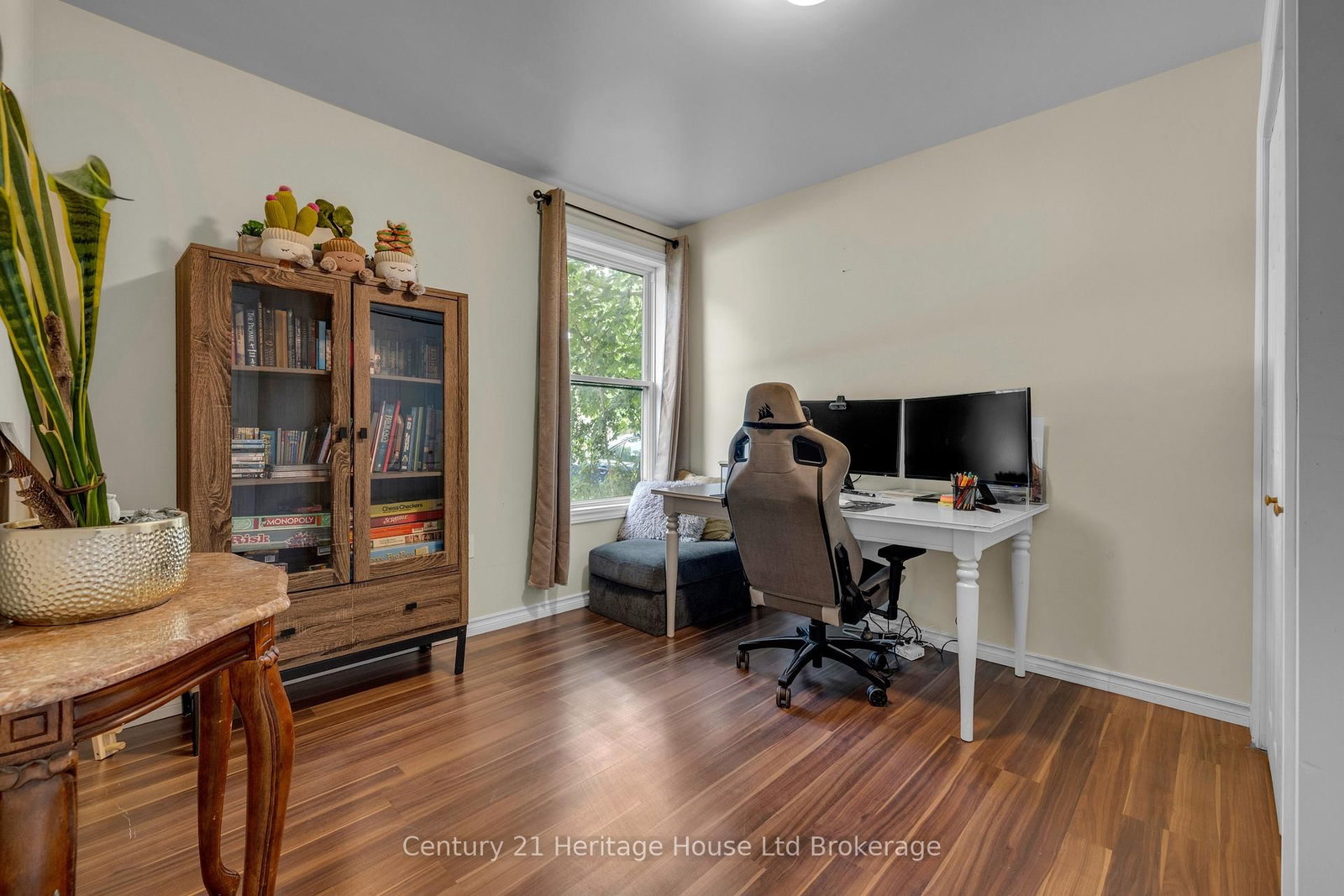 674 Hayball Street • Woodstock, ON photo 11