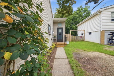 674 Hayball Street • Woodstock, ON photo 2