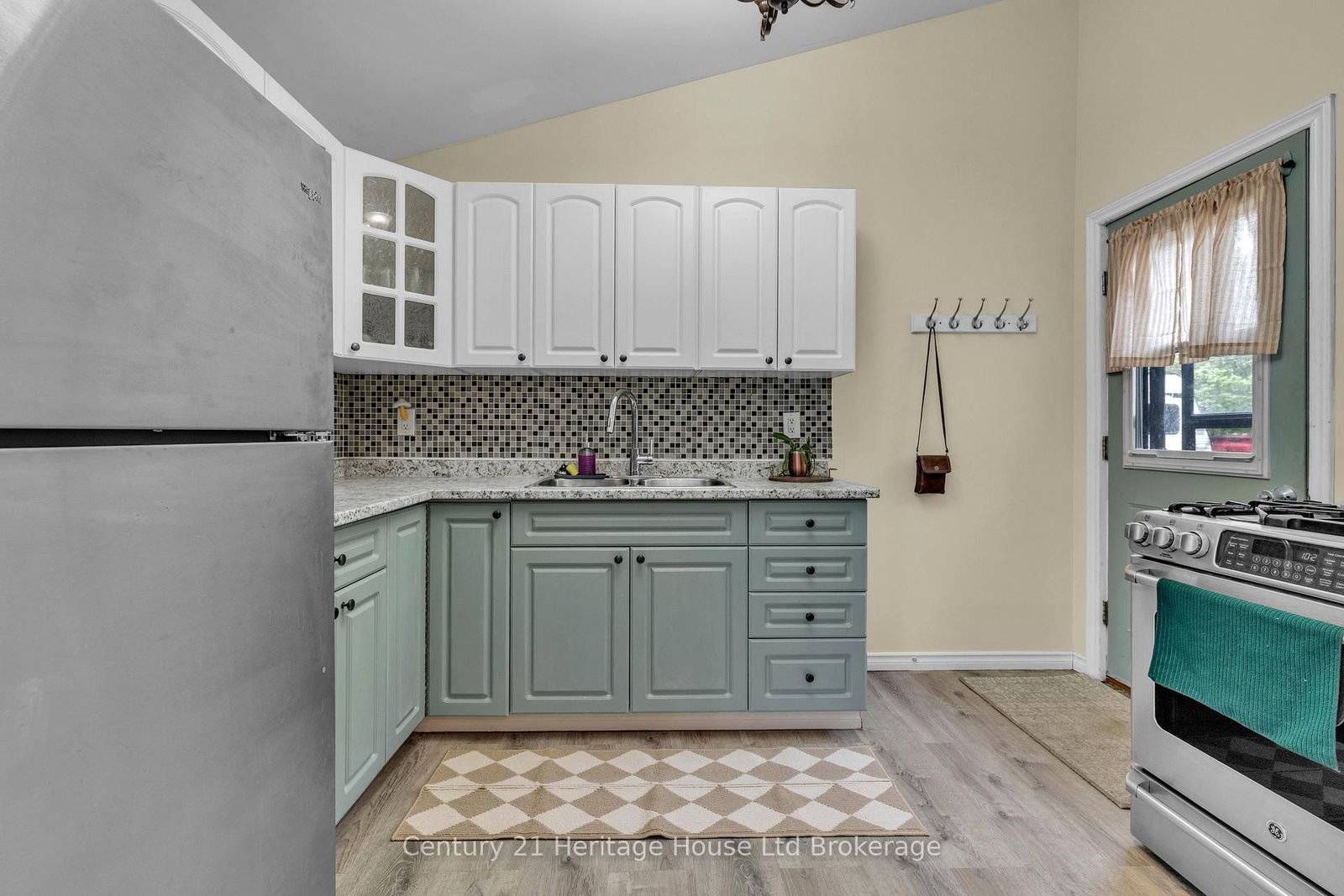 674 Hayball Street • Woodstock, ON photo 3