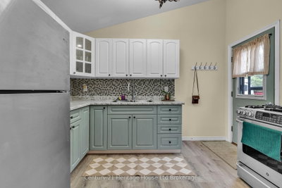 674 Hayball Street • Woodstock, ON photo 3