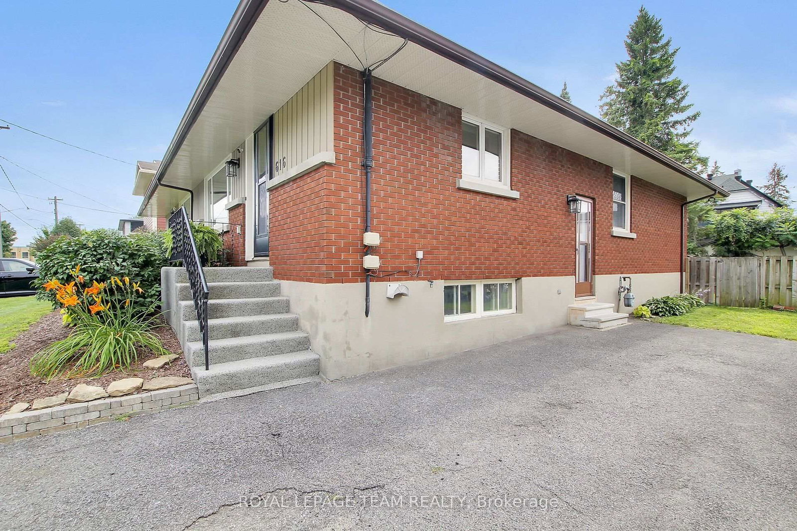 616 Westview Avenue • Ottawa, ON photo 3