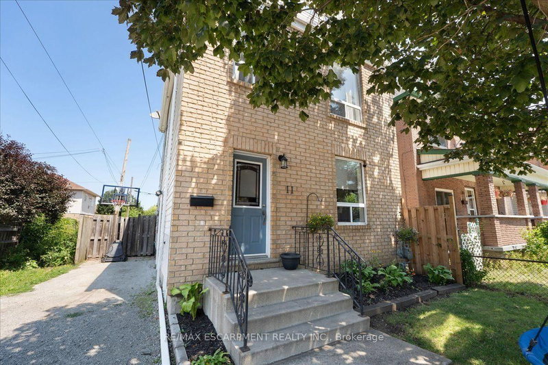 11 PRIMROSE Avenue