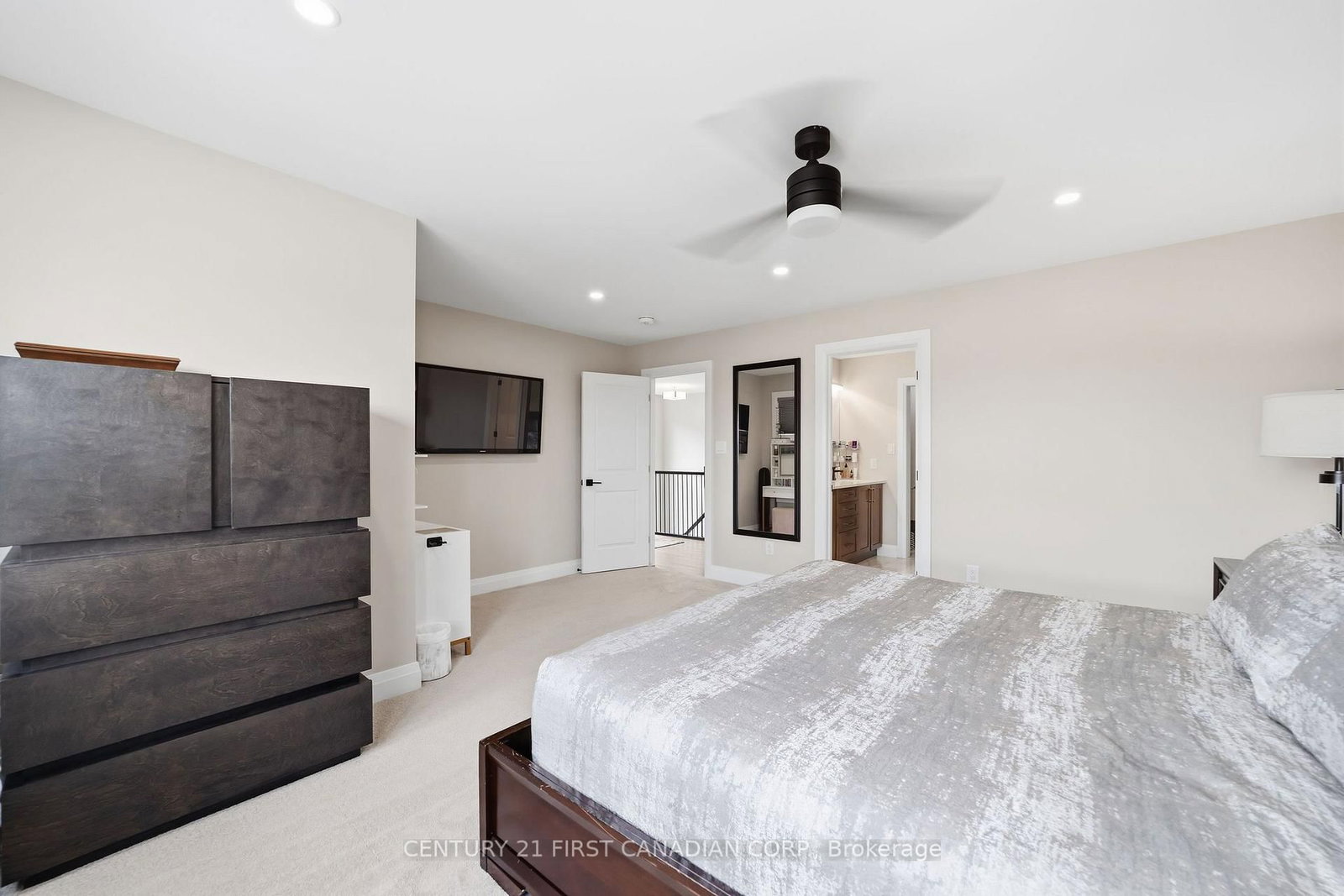 15 NICHOLSON Street • Lucan Biddulph, ON photo 22