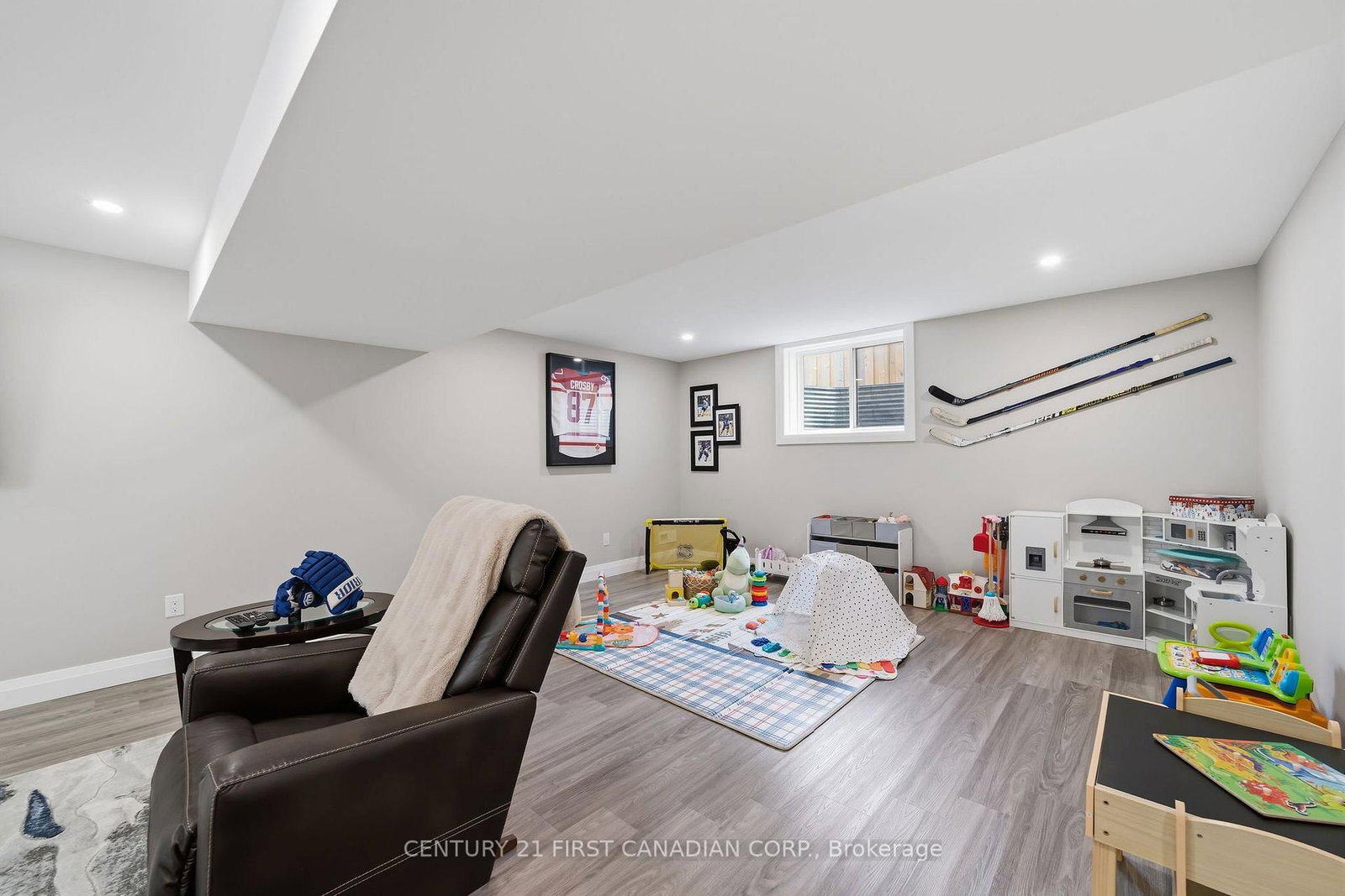 15 NICHOLSON Street • Lucan Biddulph, ON photo 28