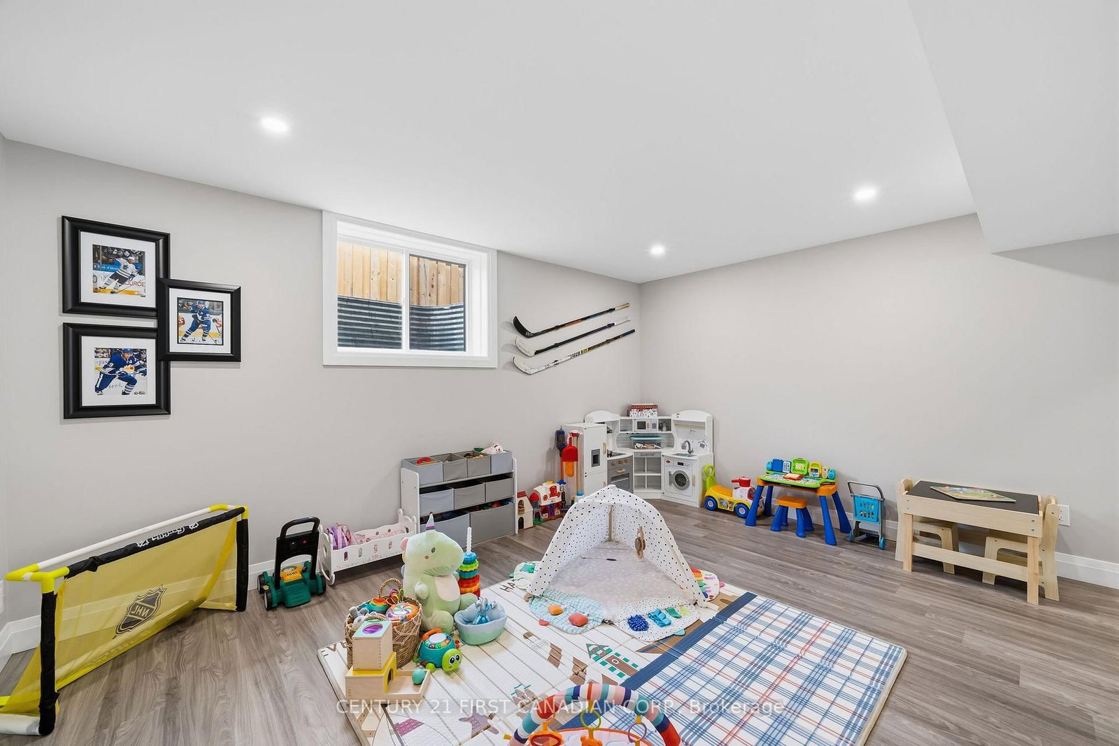 15 NICHOLSON Street • Lucan Biddulph, ON photo 31