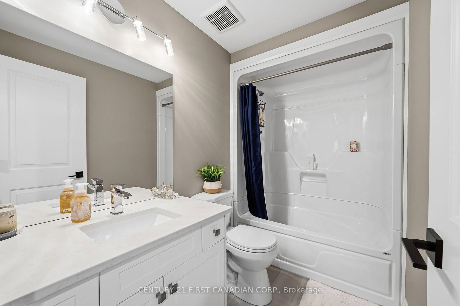 15 NICHOLSON Street • Lucan Biddulph, ON photo 33