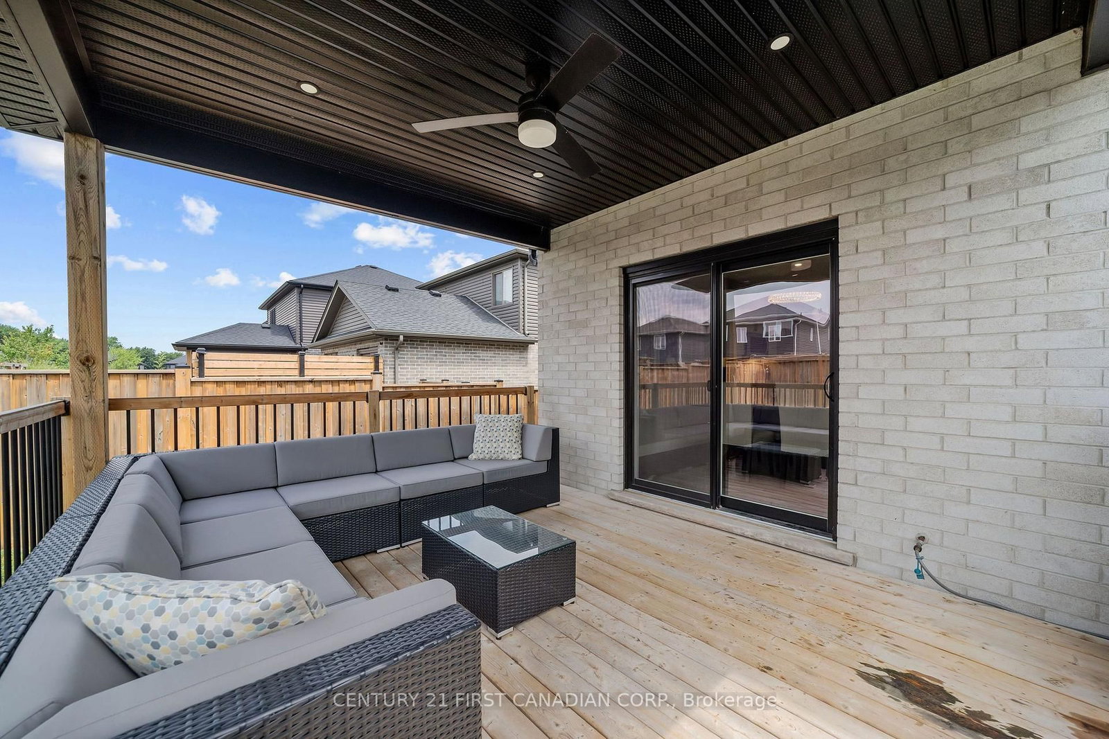 15 NICHOLSON Street • Lucan Biddulph, ON photo 36