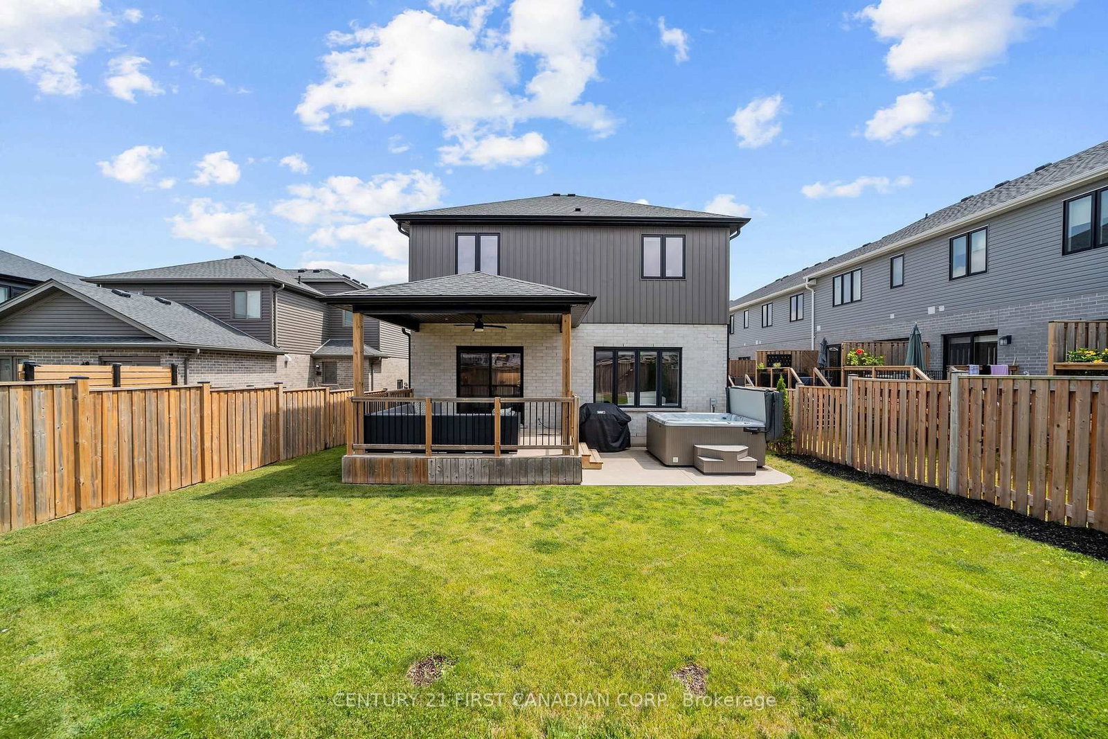 15 NICHOLSON Street • Lucan Biddulph, ON photo 39