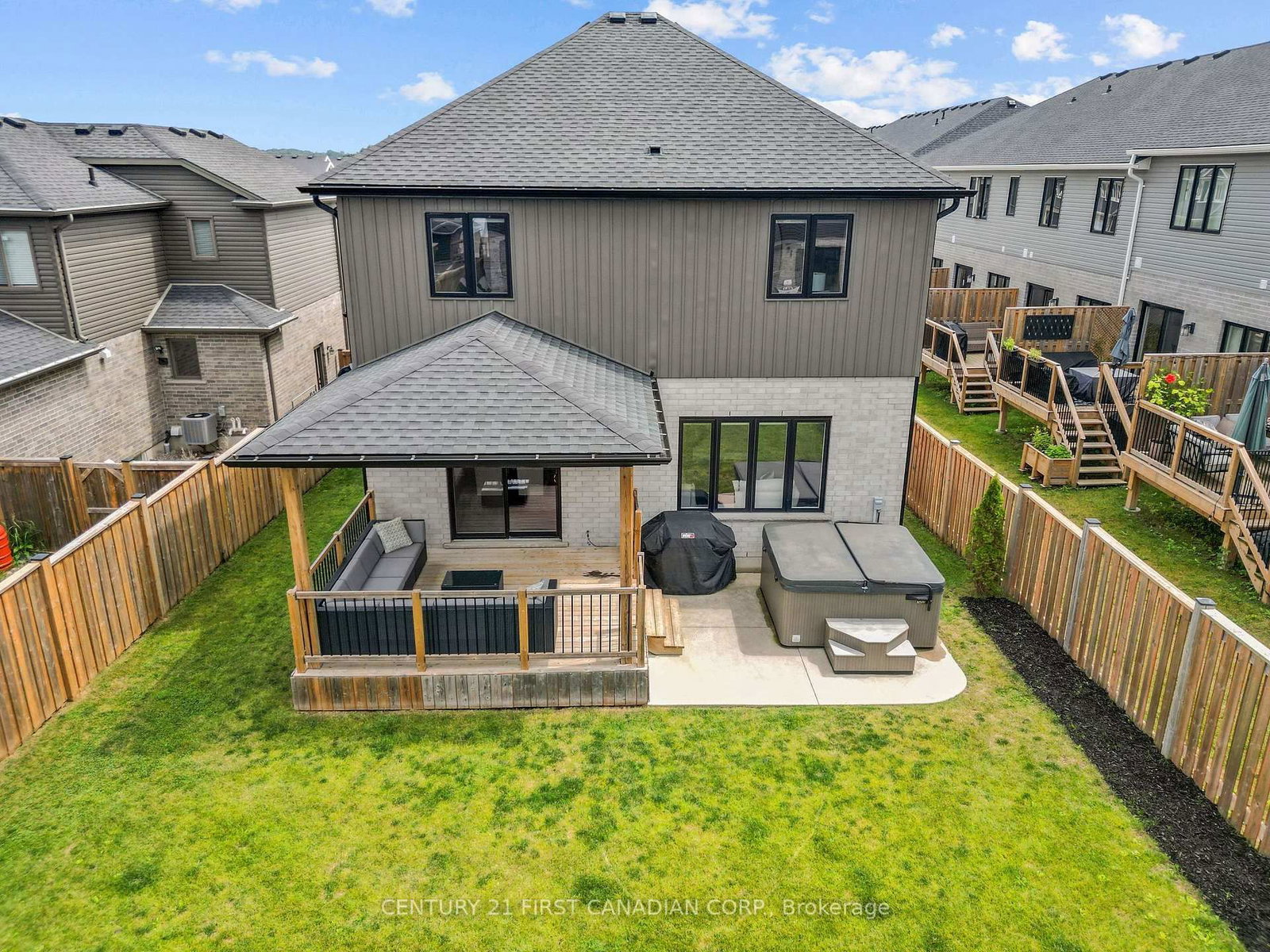 15 NICHOLSON Street • Lucan Biddulph, ON photo 40