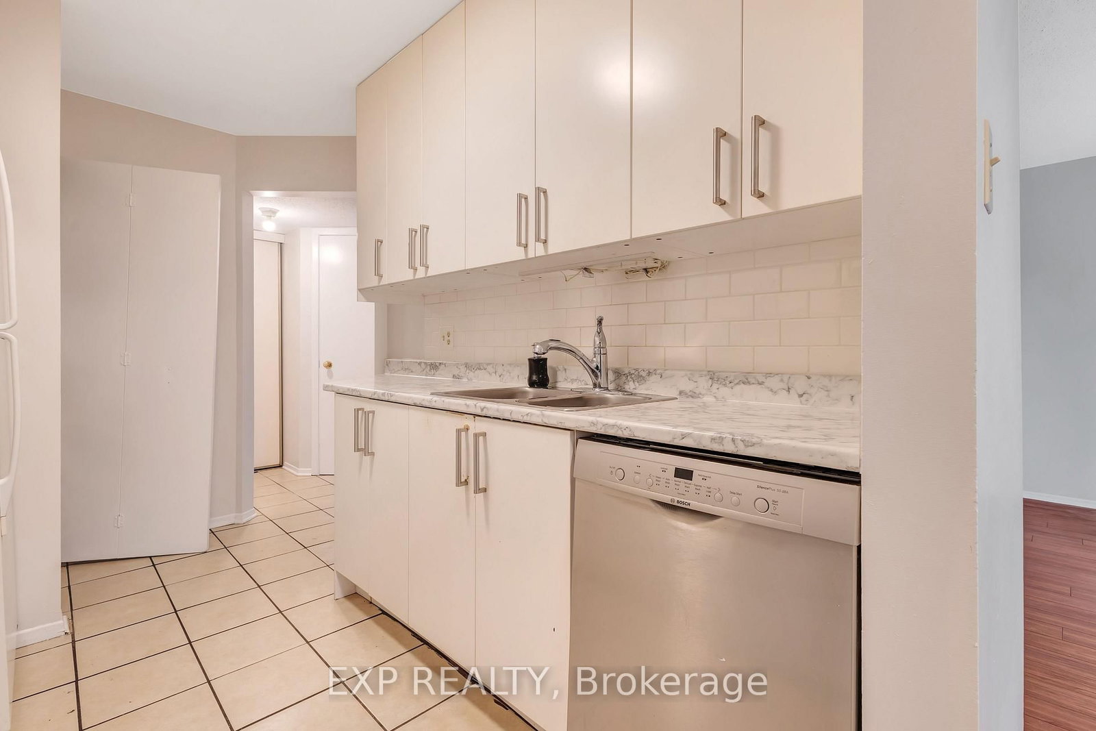 270 Lorry Greenberg Drive • #218 • Ottawa, ON photo 11