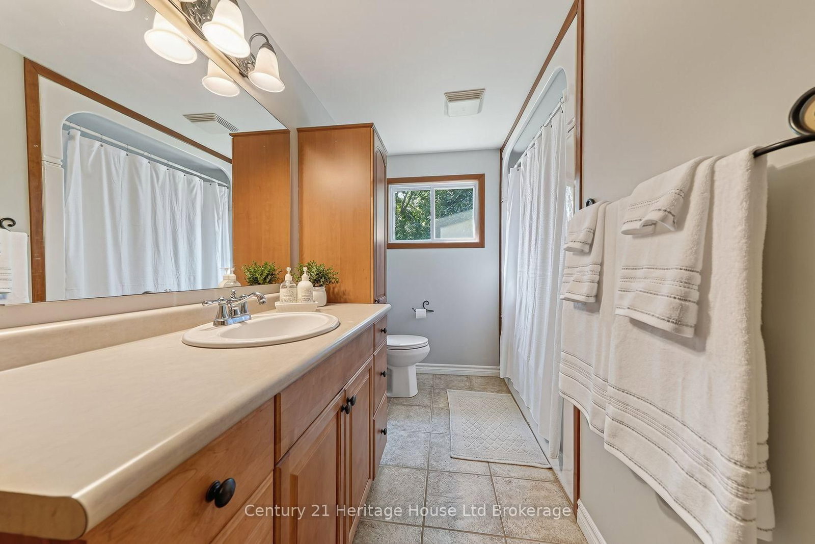 812 Hughson Street • Woodstock, ON photo 18
