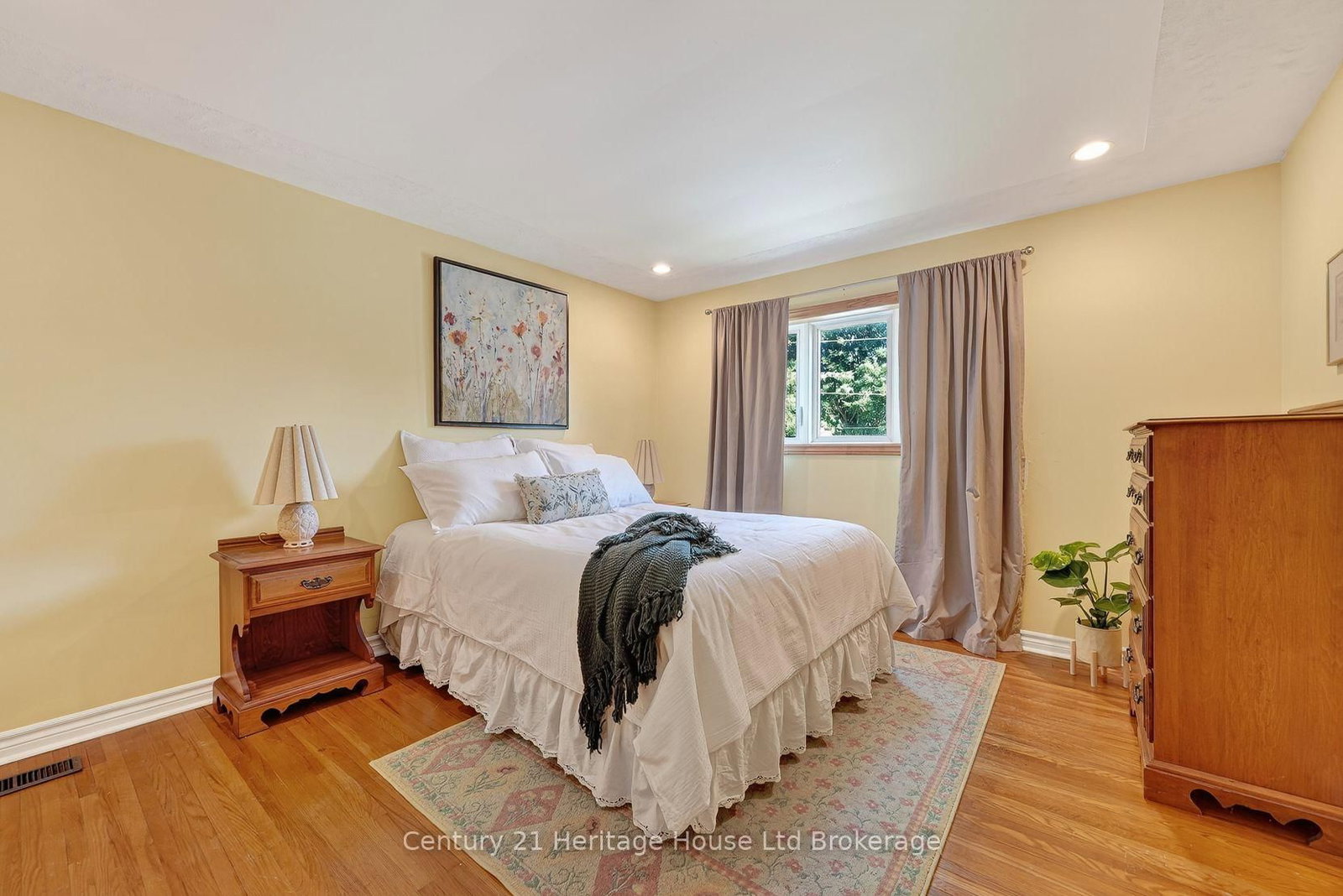 812 Hughson Street • Woodstock, ON photo 20