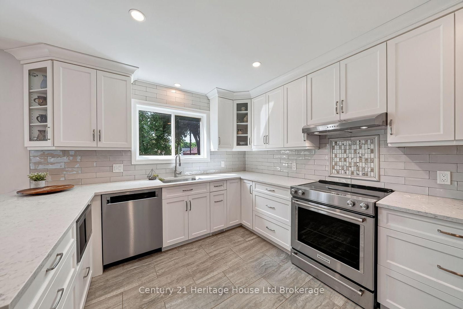 812 Hughson Street • Woodstock, ON photo 3
