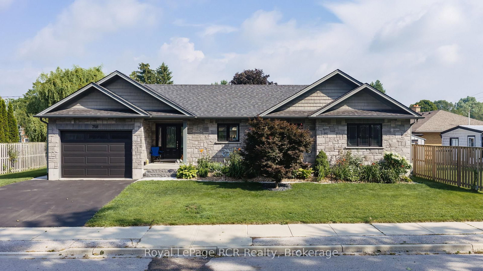358 5th Street • Hanover, ON photo 1