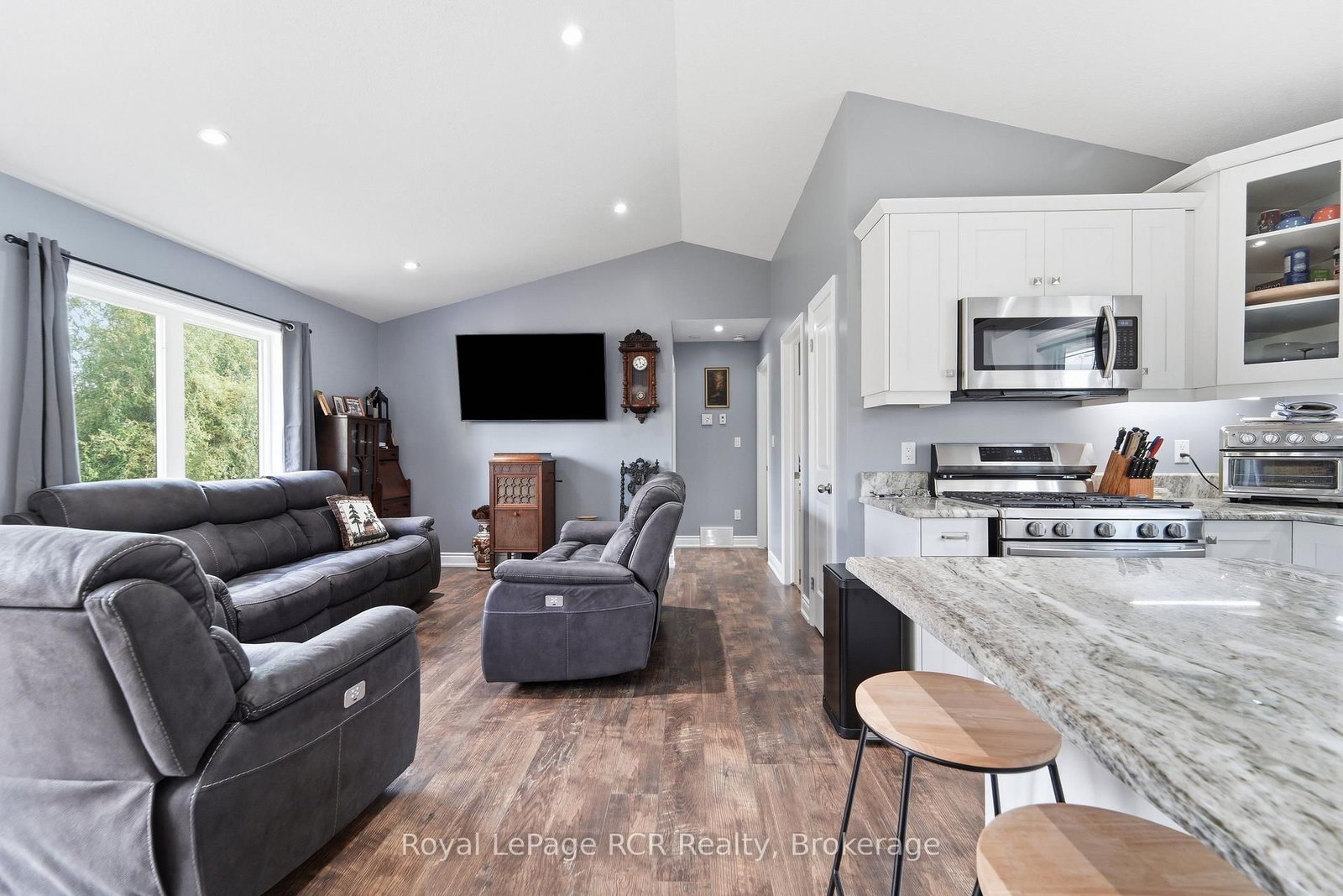 358 5th Street • Hanover, ON photo 11