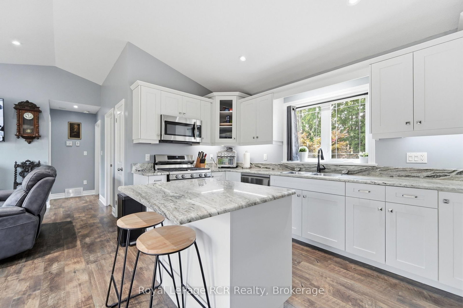 358 5th Street • Hanover, ON photo 6
