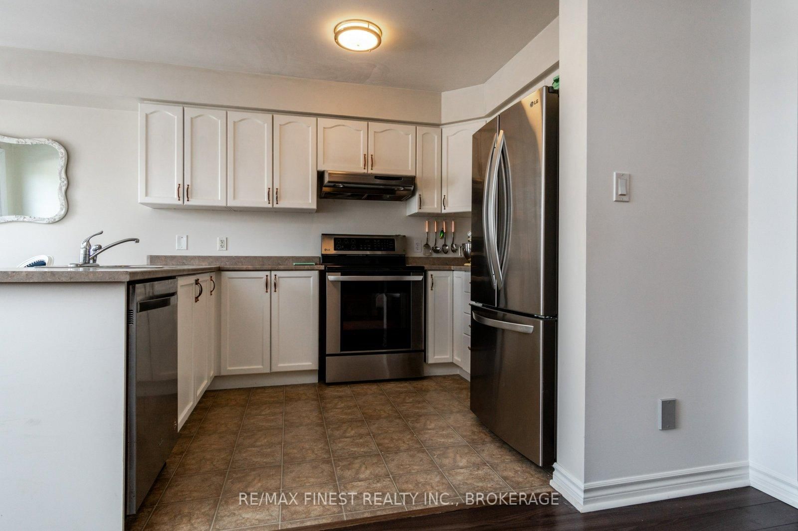 116 FIRESIDE Court • Kingston, ON photo 8