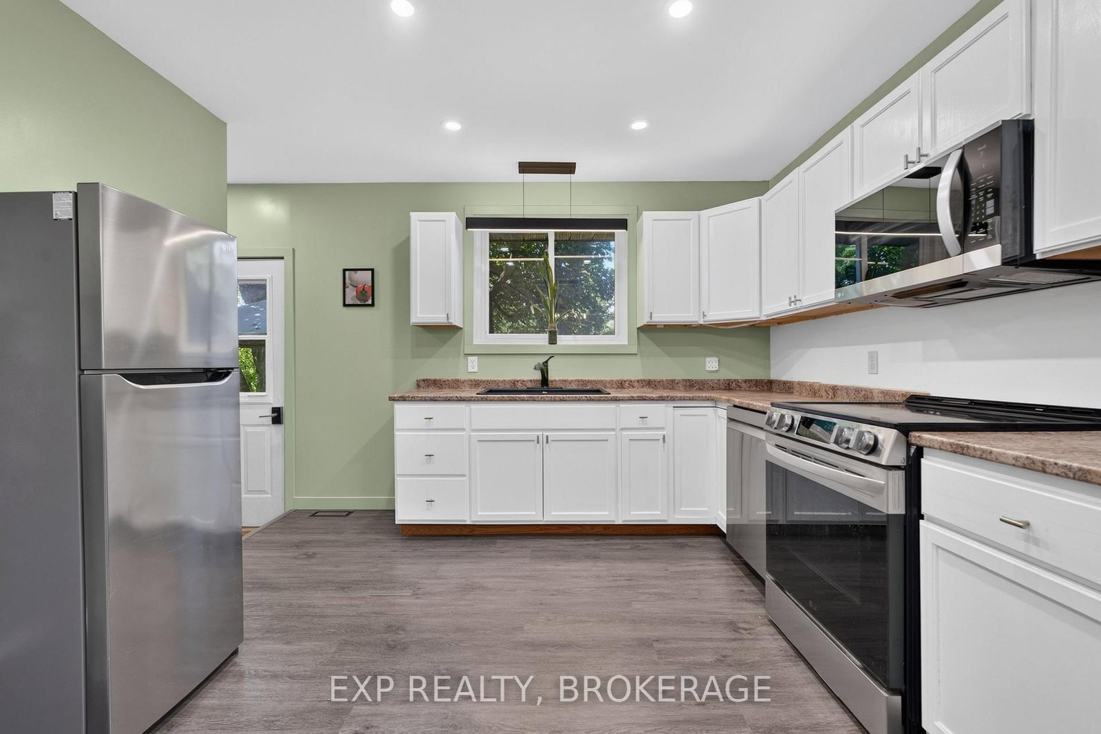 659 SUSSEX Boulevard • Kingston, ON photo 10