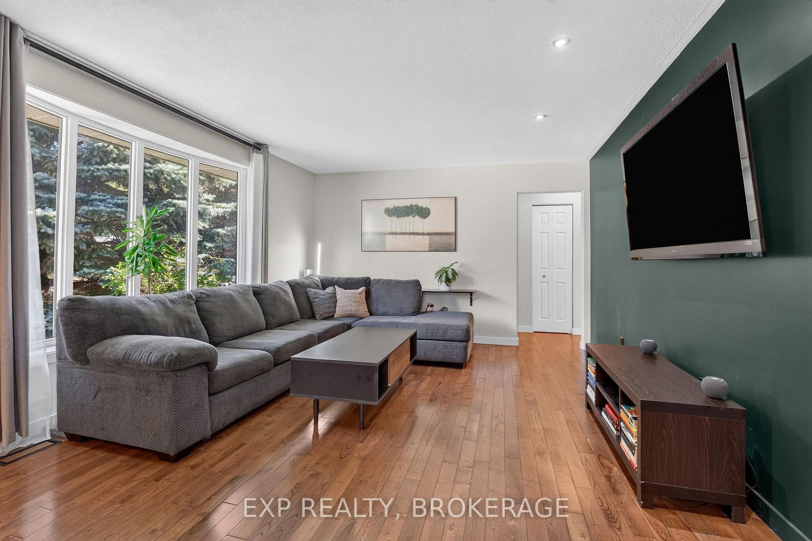 659 SUSSEX Boulevard • Kingston, ON photo 6