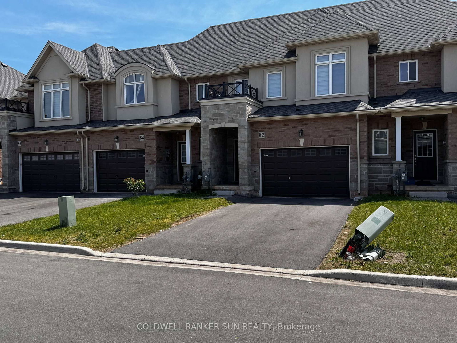 82 Pinot Crescent • Hamilton, ON photo 2