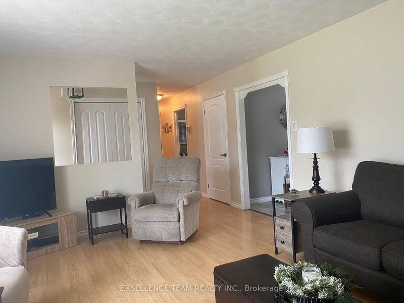 39 Wales Drive N