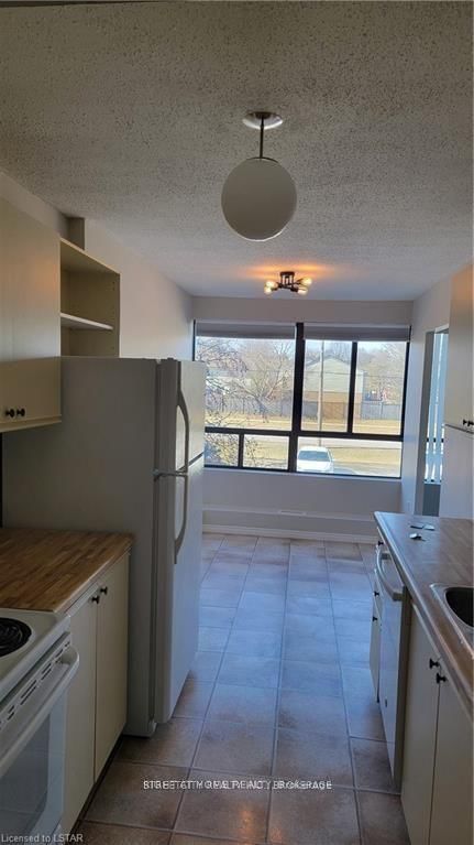 202 - 1600 ADELAIDE Street, London North 2
