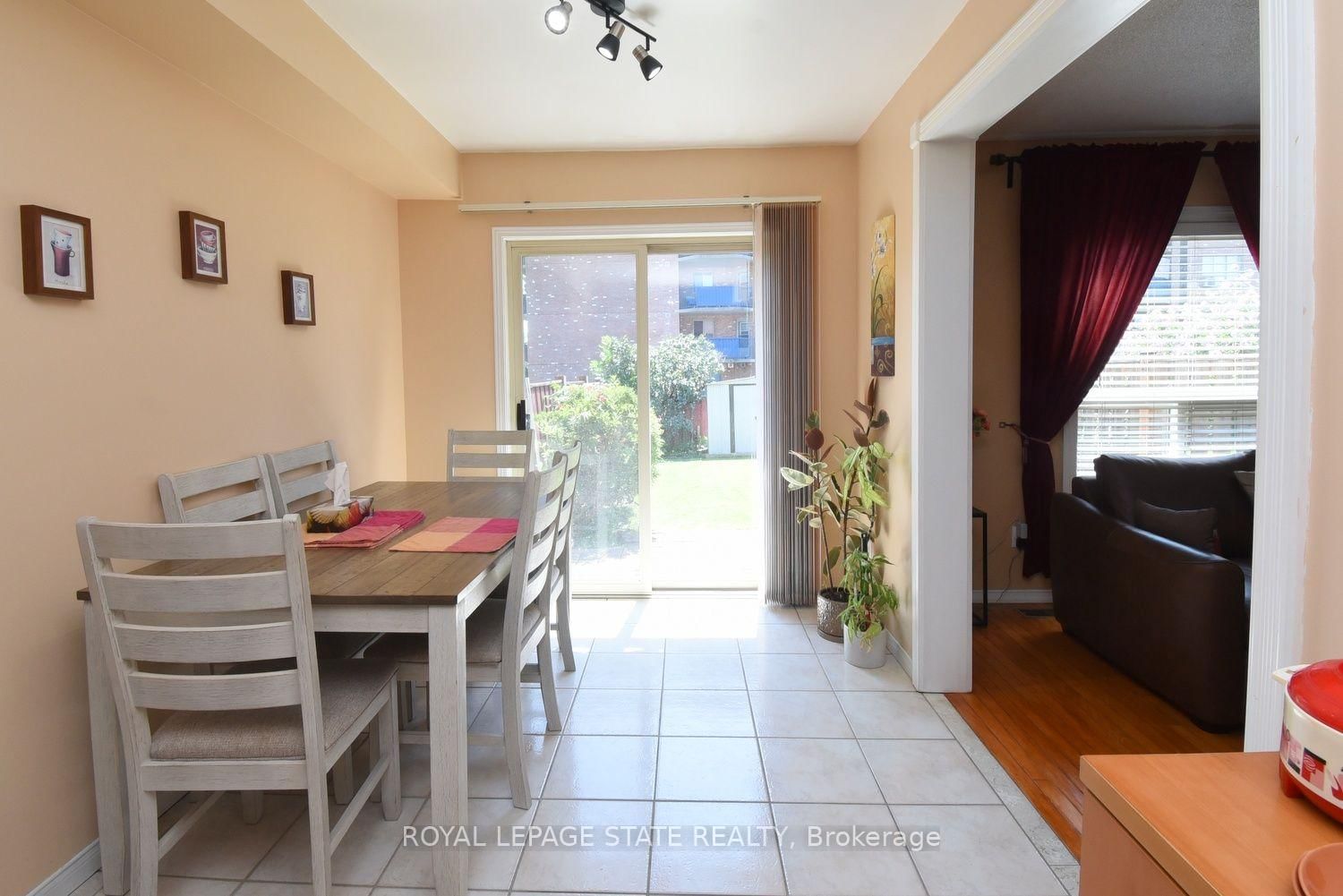 57 Townmansion Drive • Hamilton, ON photo 13