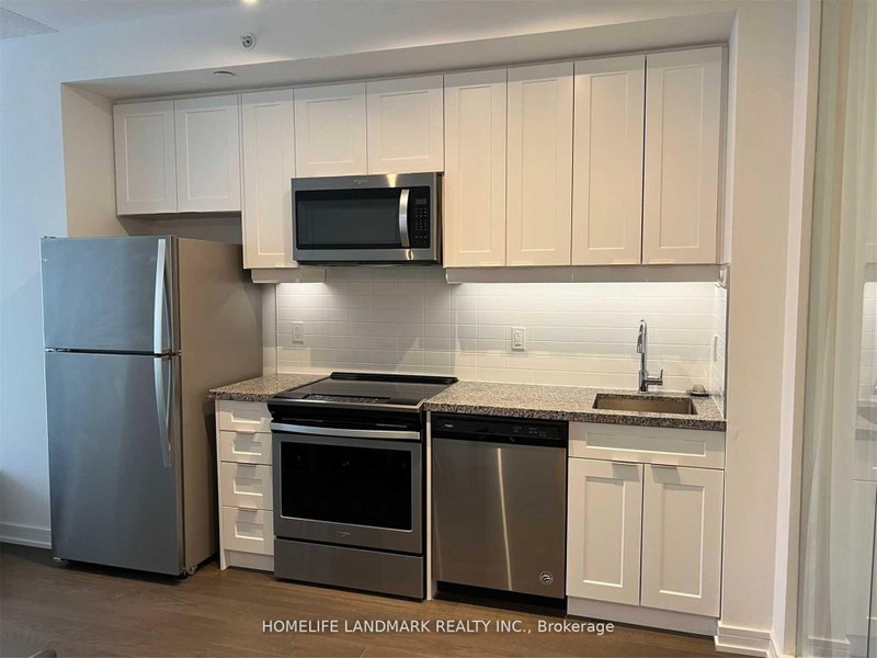 302 - 621 Sheppard Avenue E