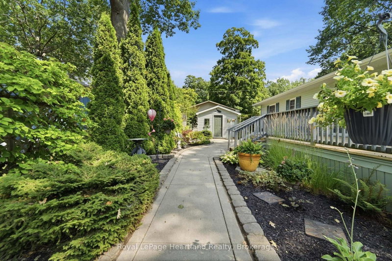 10 HURON Lane