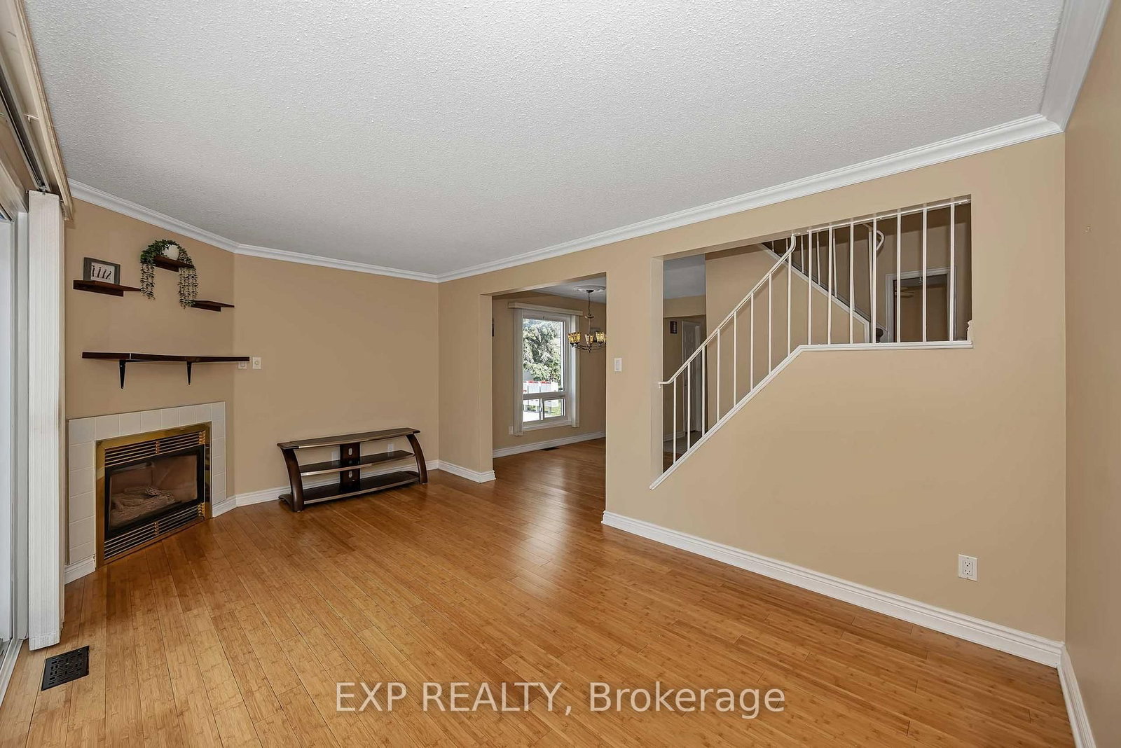 38 Sundback Lane • Kanata, ON photo 8