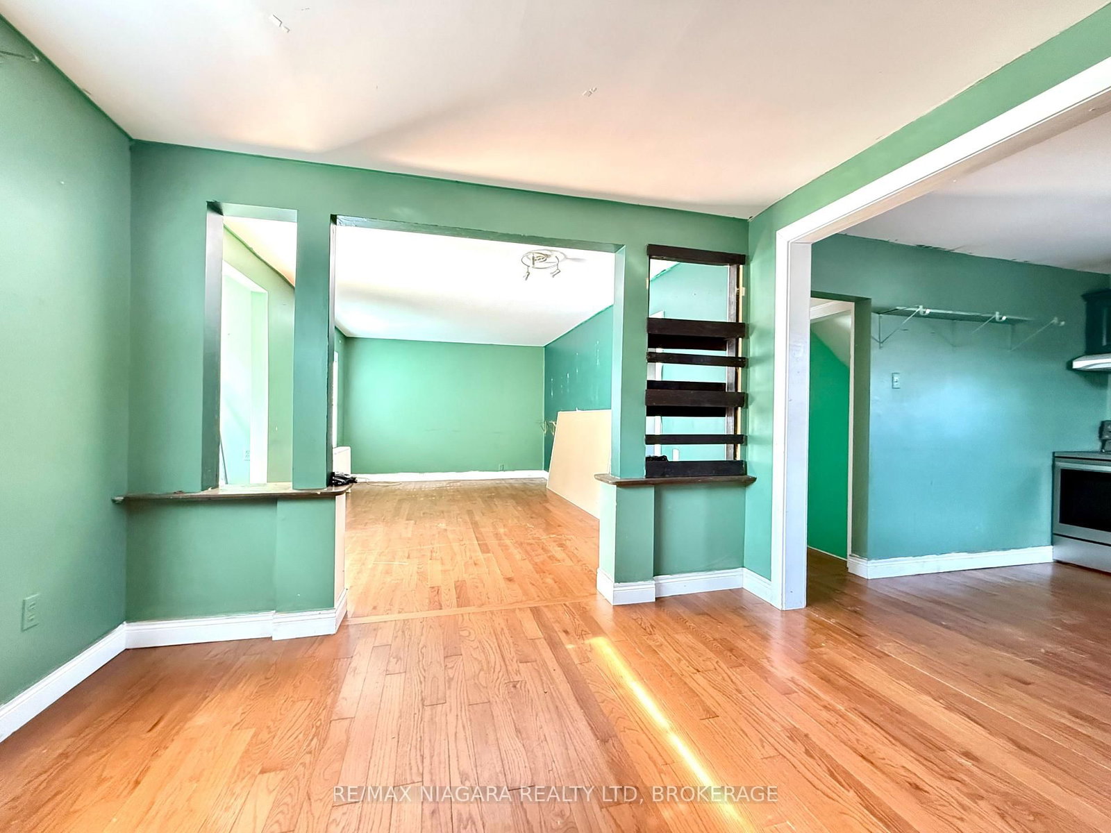4218 Drummond Road • Niagara Falls, ON photo 4