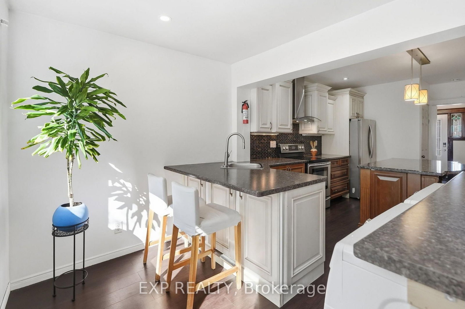 146 Ottawa Street S • Hamilton, ON photo 15