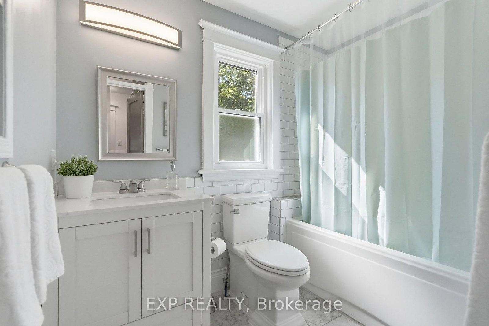 146 Ottawa Street S • Hamilton, ON photo 18