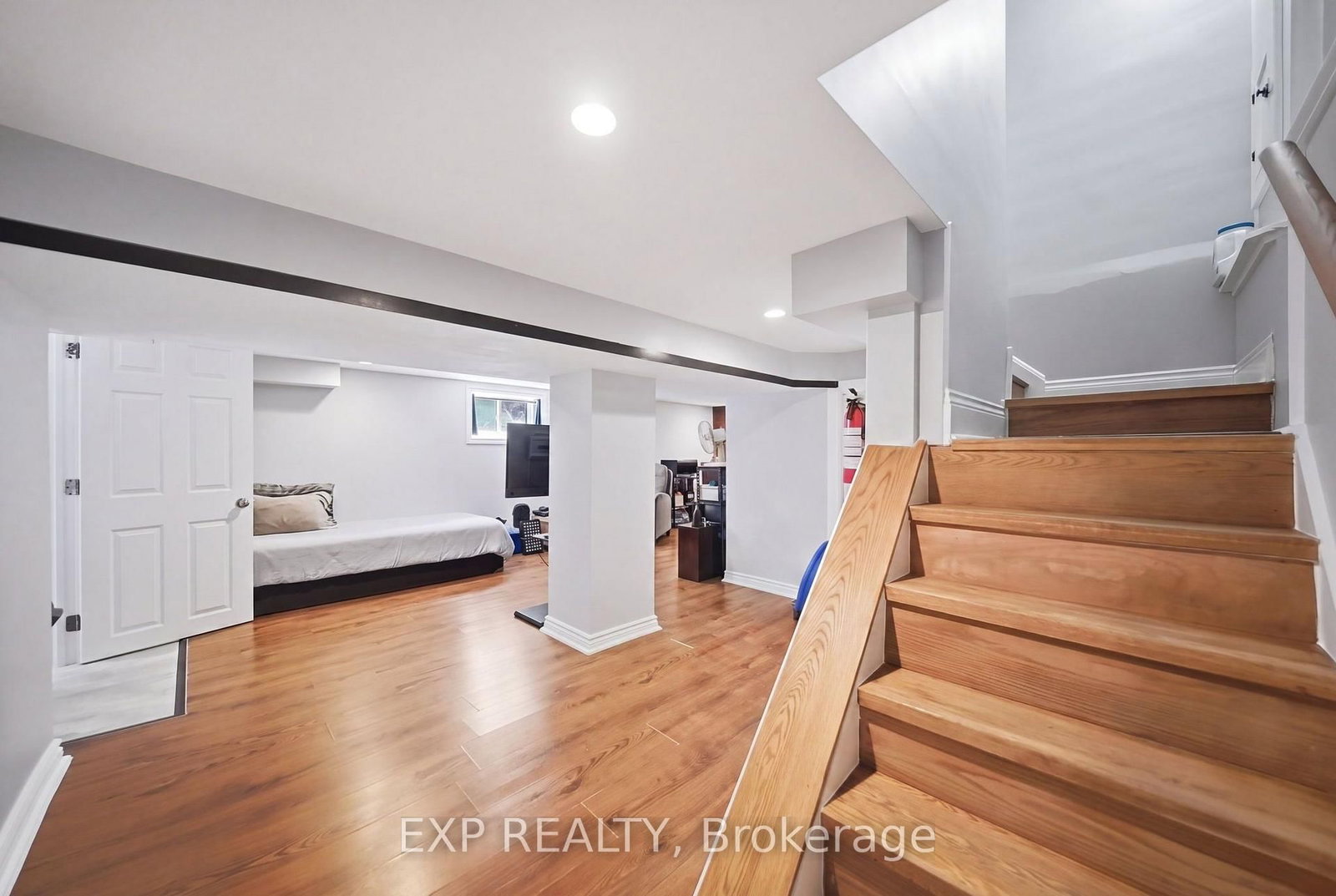 146 Ottawa Street S • Hamilton, ON photo 26