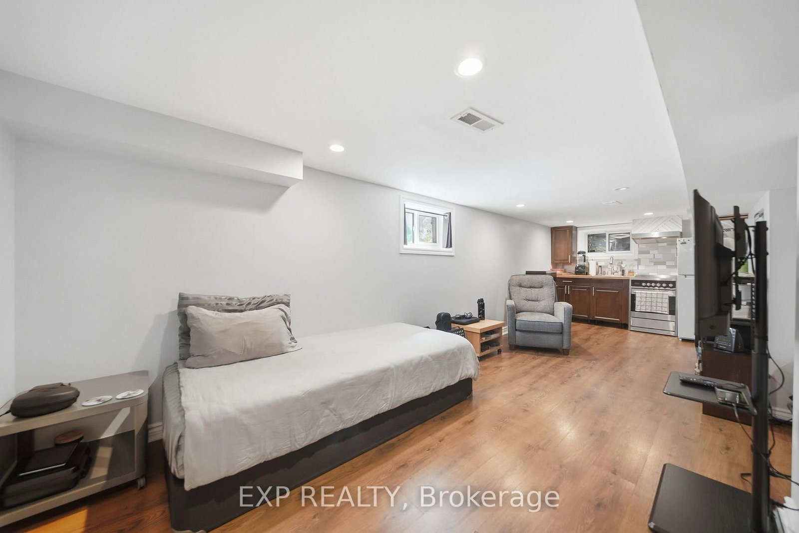 146 Ottawa Street S • Hamilton, ON photo 28
