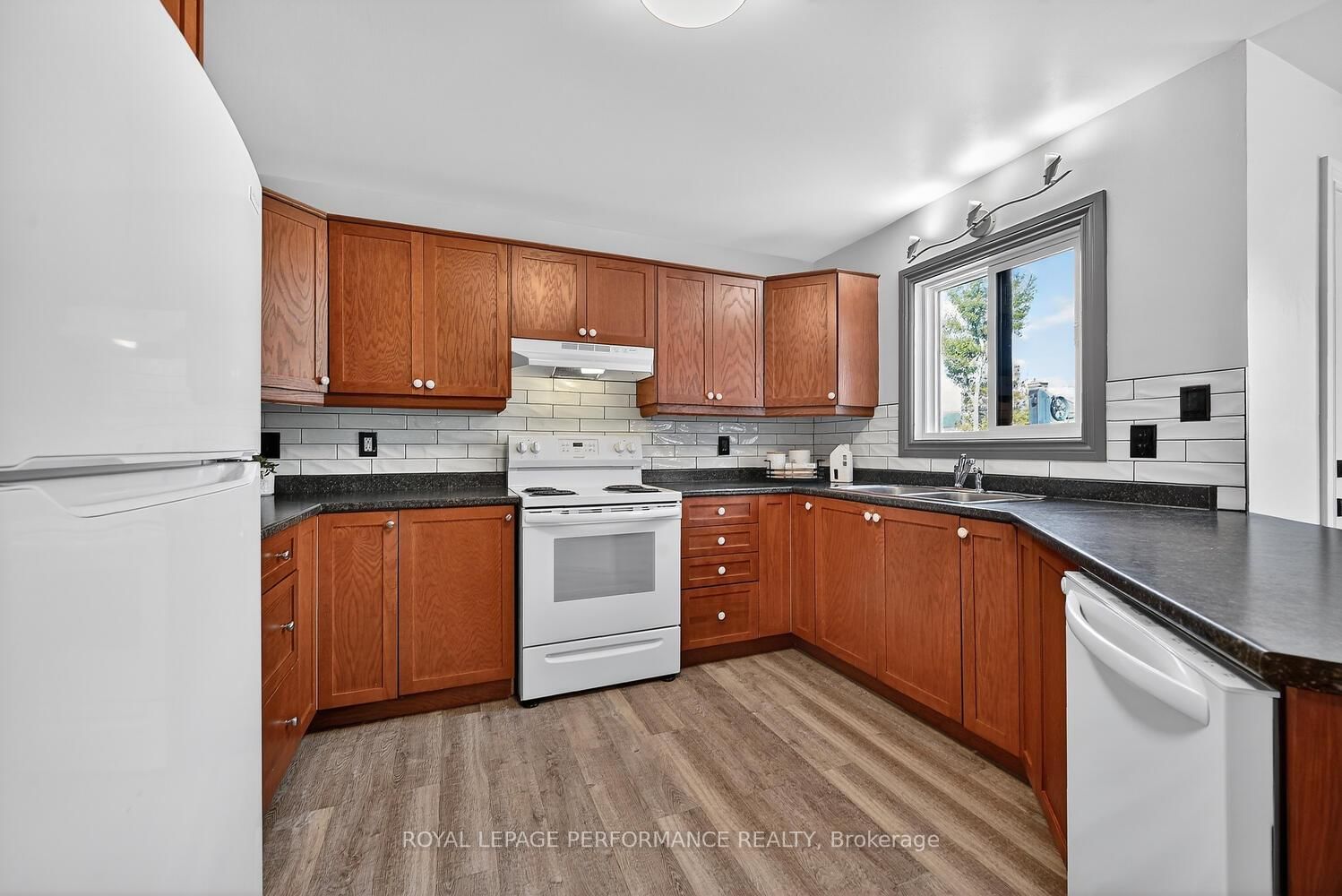 107 Lorne Street • Smiths Falls, ON photo 15
