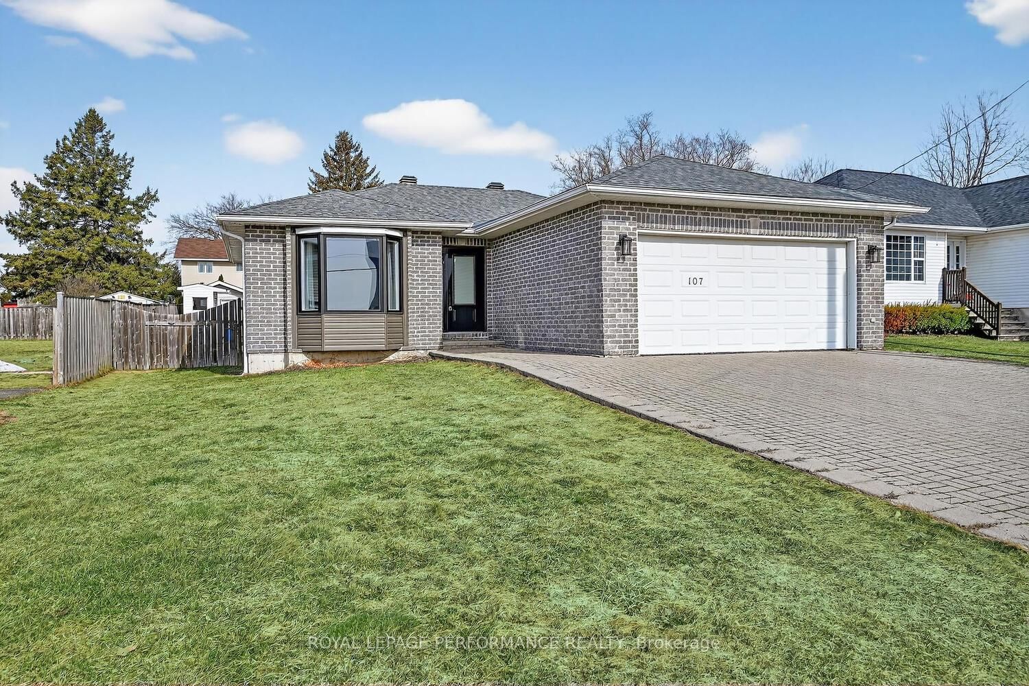 107 Lorne Street • Smiths Falls, ON photo 3