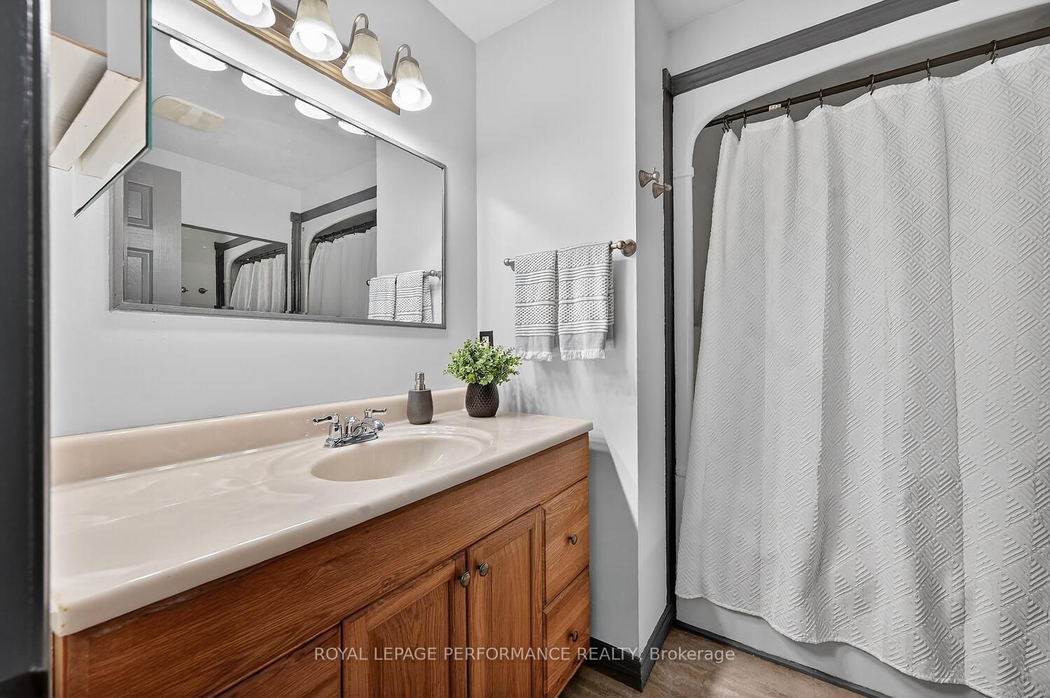 107 Lorne Street • Smiths Falls, ON photo 22