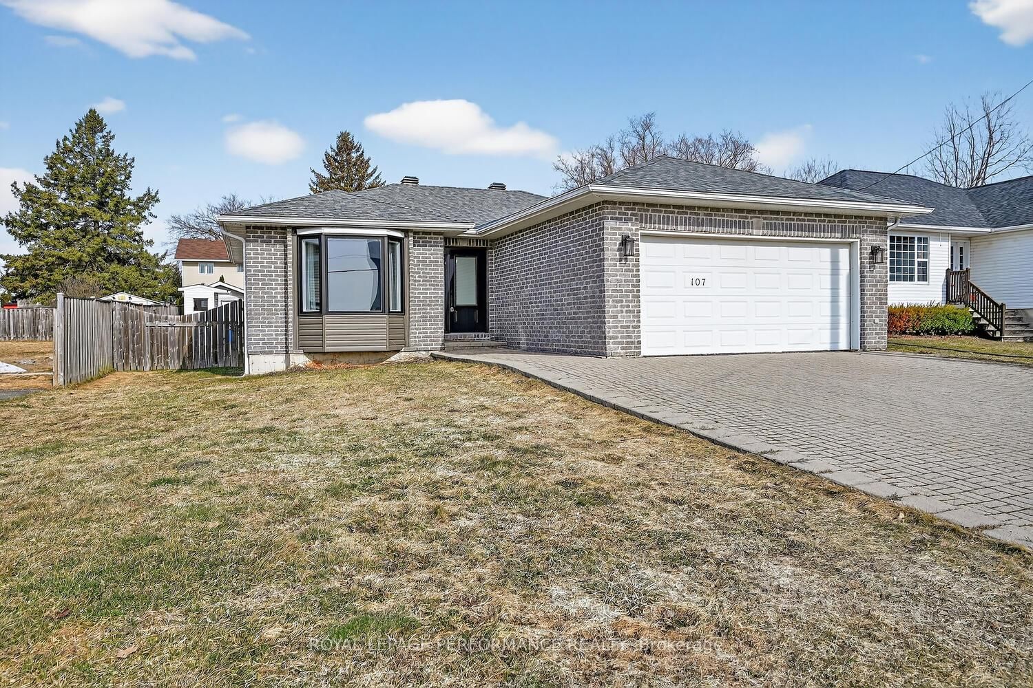 107 Lorne Street • Smiths Falls, ON photo 4