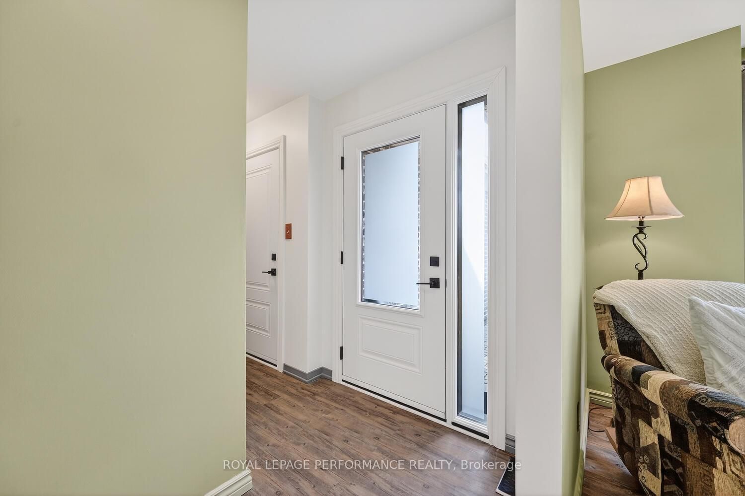 107 Lorne Street • Smiths Falls, ON photo 9