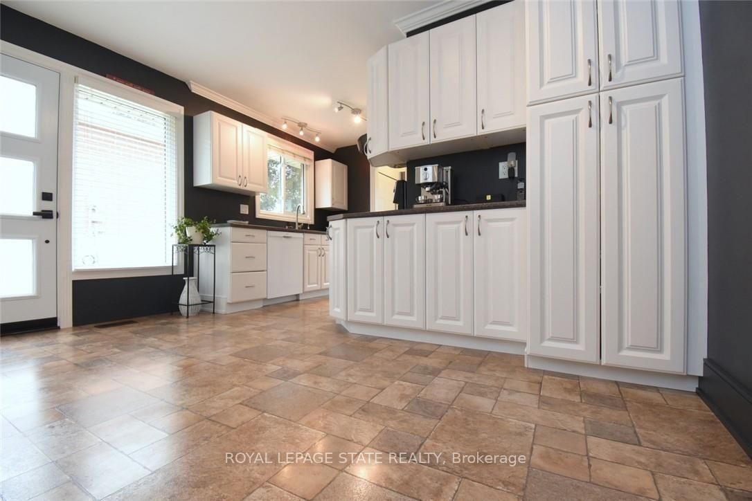 374 Brigadoon Drive • Hamilton, ON photo 15