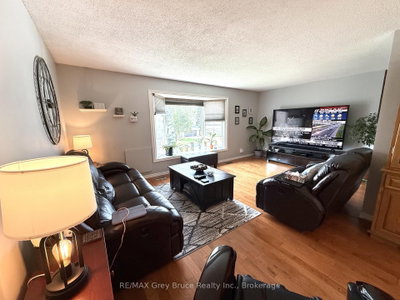 17 Armstrong Crescent • Grey Highlands, ON photo 5