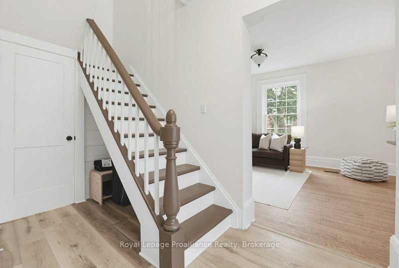 275 Charles St photo 4