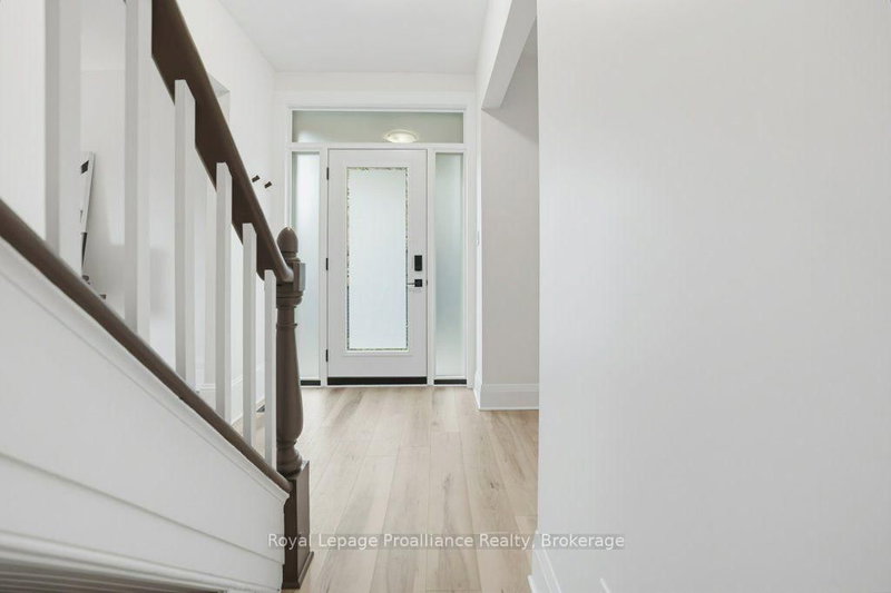 275 Charles St photo 5