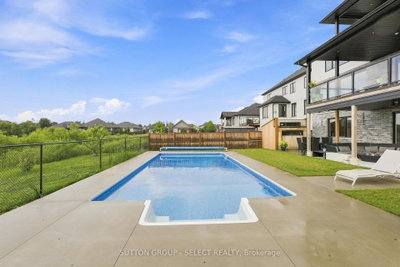 17 Arrowwood Path • Middlesex Centre, ON photo 5