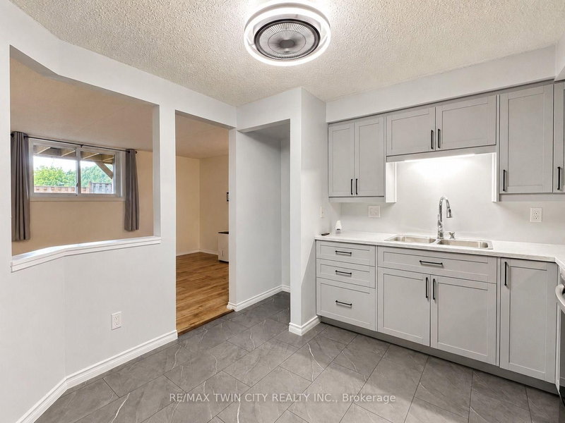 266 Overlea Dr photo 4