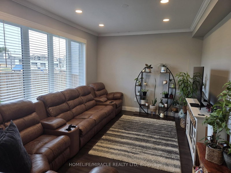 20 Esther Crescent