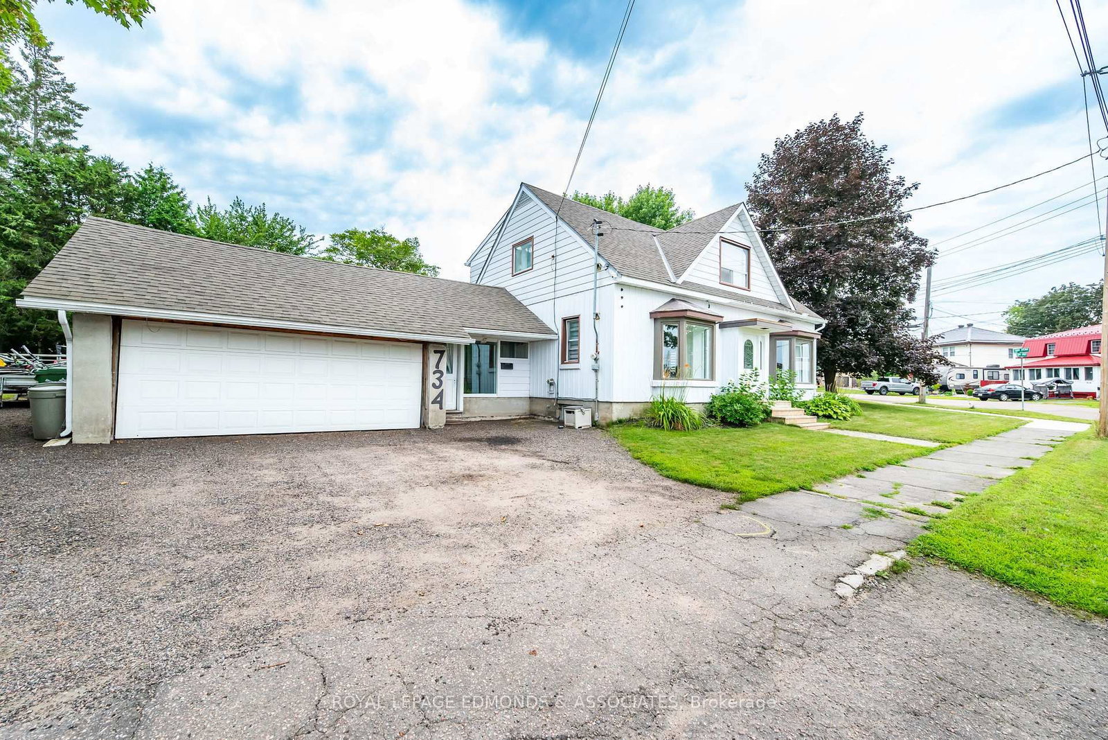 734 Front Street • Pembroke, ON photo 2