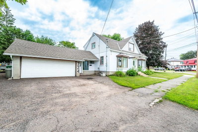 734 Front Street • Pembroke, ON photo 2